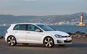 Cars wallpapers Volkswagen Golf GTI 5door - 2013