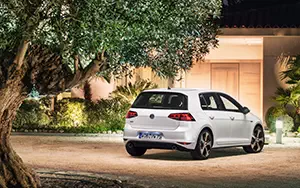 Cars wallpapers Volkswagen Golf GTI 5door - 2013