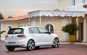 Cars wallpapers Volkswagen Golf GTI 5door - 2013
