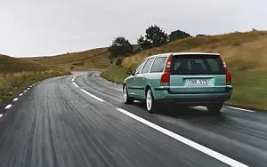 Cars wallpapers Volvo V70 R - 2004
