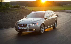 Cars wallpapers Volvo V70 - 2013